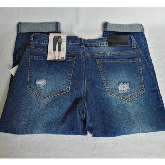 Claire  Women's ‎ Lift Butt Curvy Distressed Capri - Picture 2 of 6